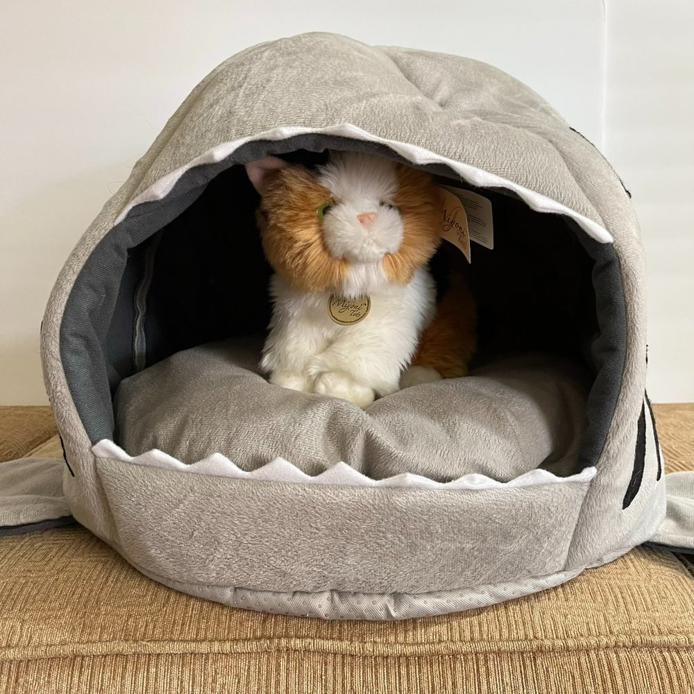 Cat or Dog Shark Bed - Grey